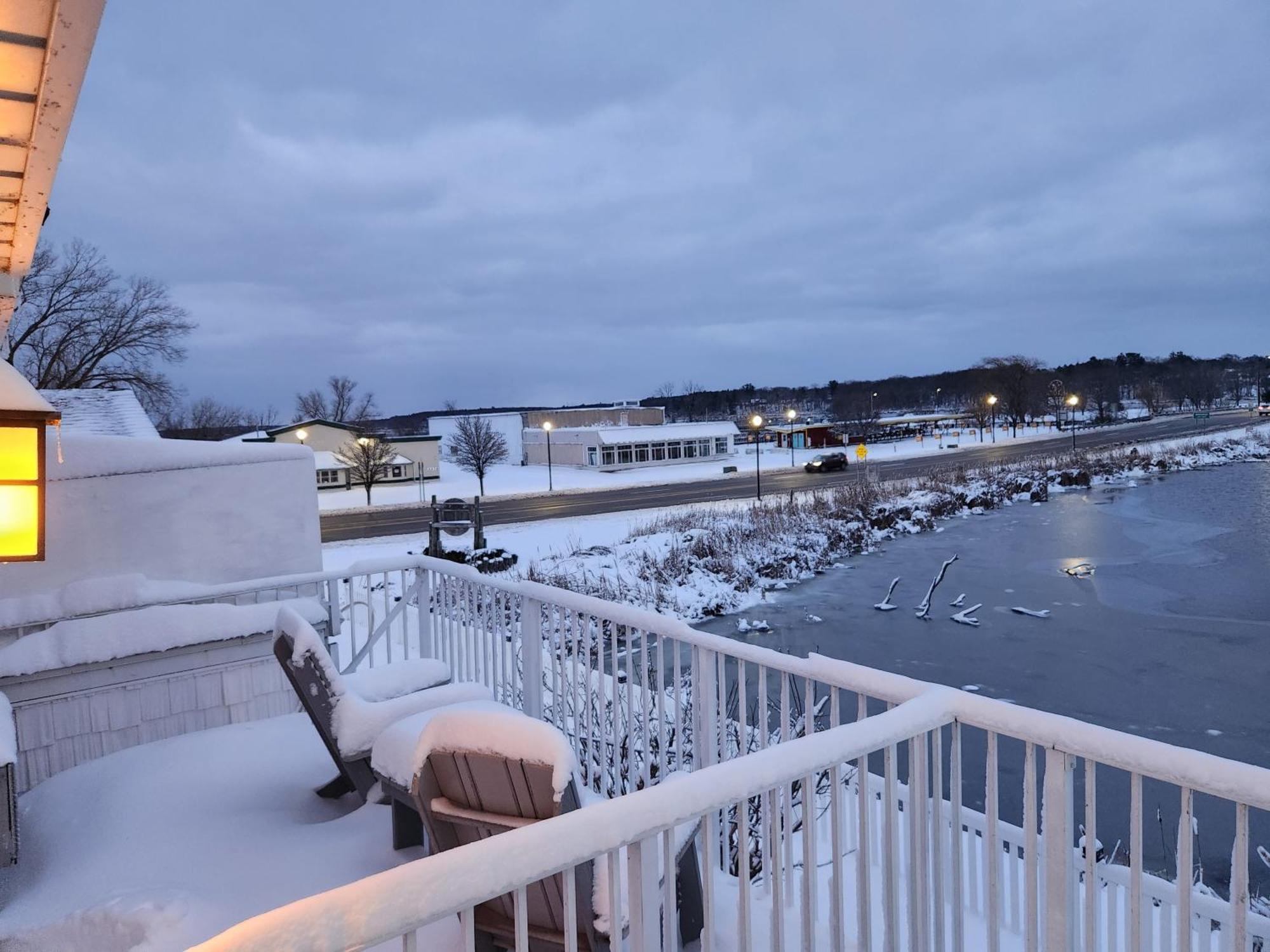 Weathervane Inn Montague Екстериор снимка
