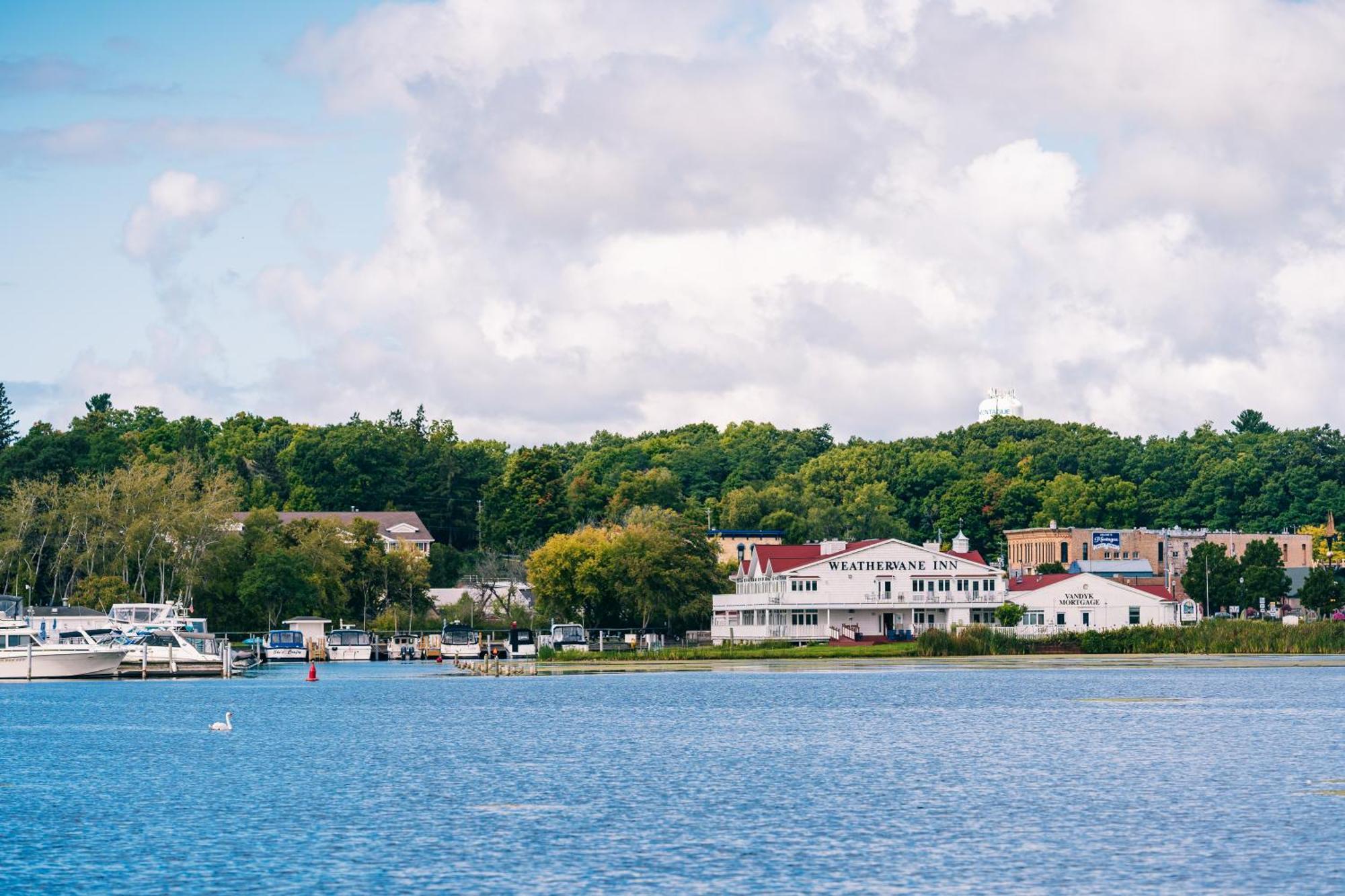 Weathervane Inn Montague Екстериор снимка